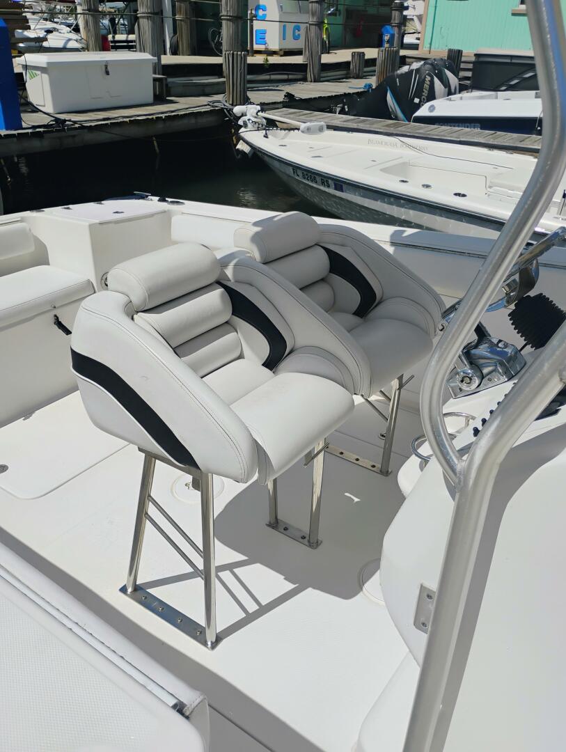 Slide: The Image of 2007 Pro-Line 29 Super Sport Helm Seats - 5501044