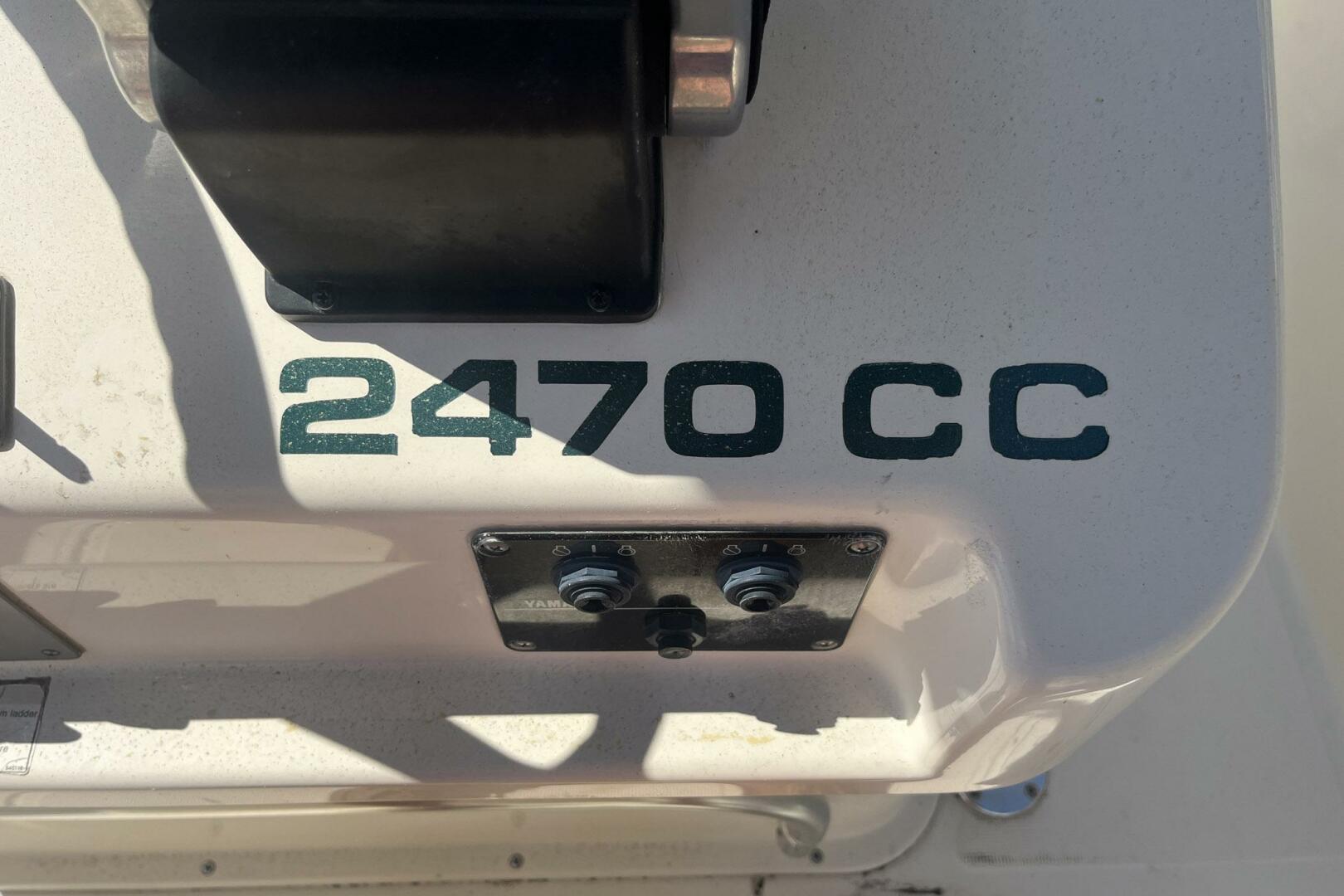 Slide: The Image of Pursuit 2470 Center Console 2001 - 5131259