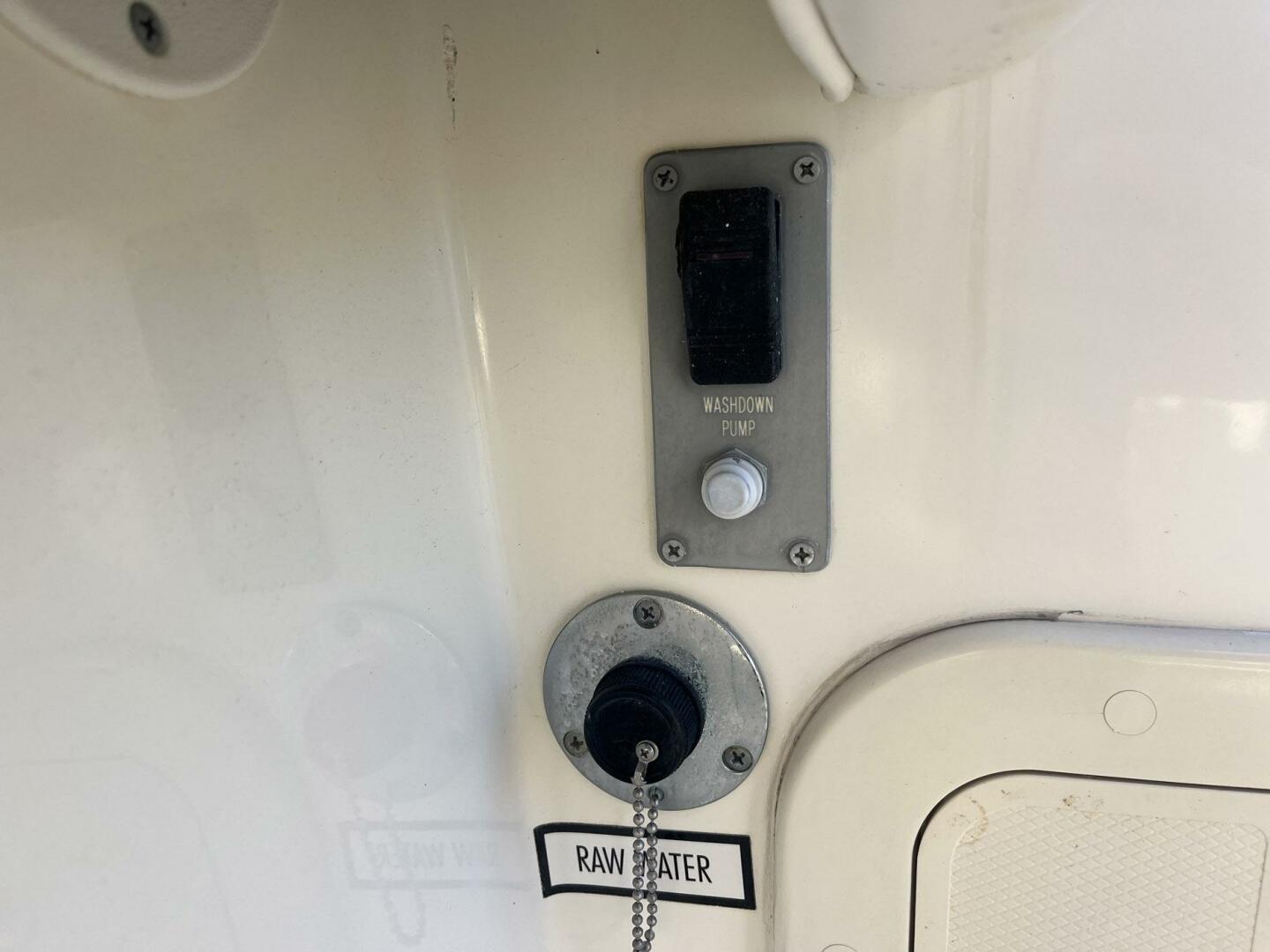 Slide: The Image of Pursuit 2470 Center Console 2001 - 5131268