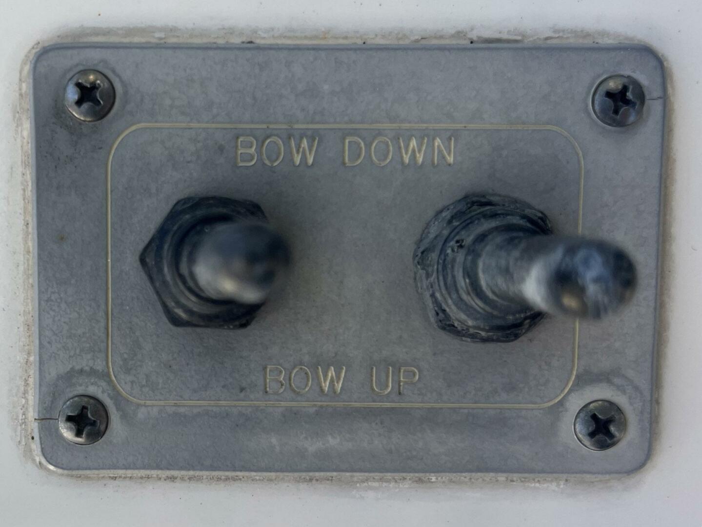 Slide: The Image of Pursuit 2470 Center Console 2001 - 5131275