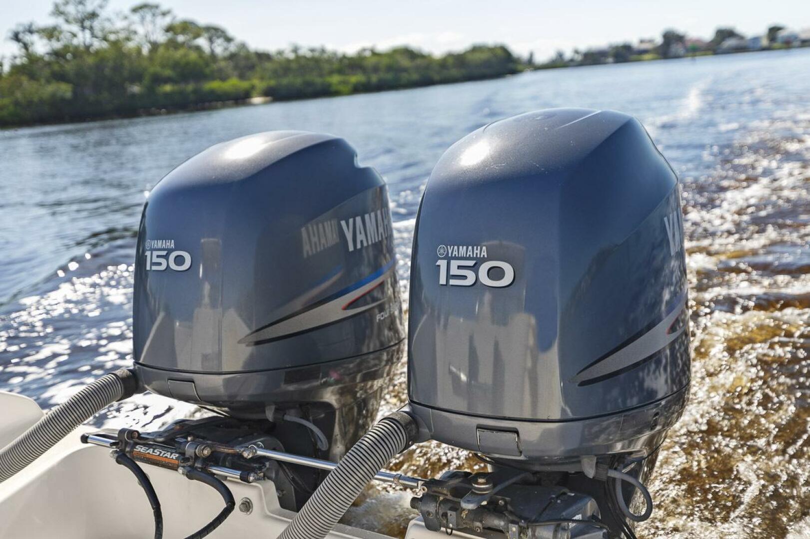 Slide: The Image of Pursuit 2570 Offshore 2006 - 4628085
