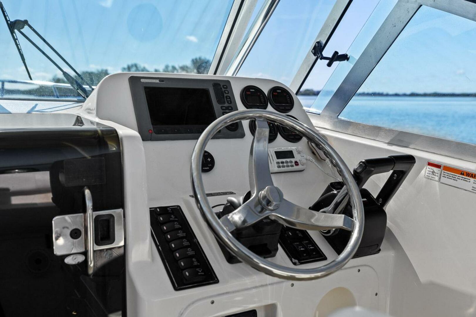 Slide: The Image of Pursuit 2570 Offshore 2006 - 4628089