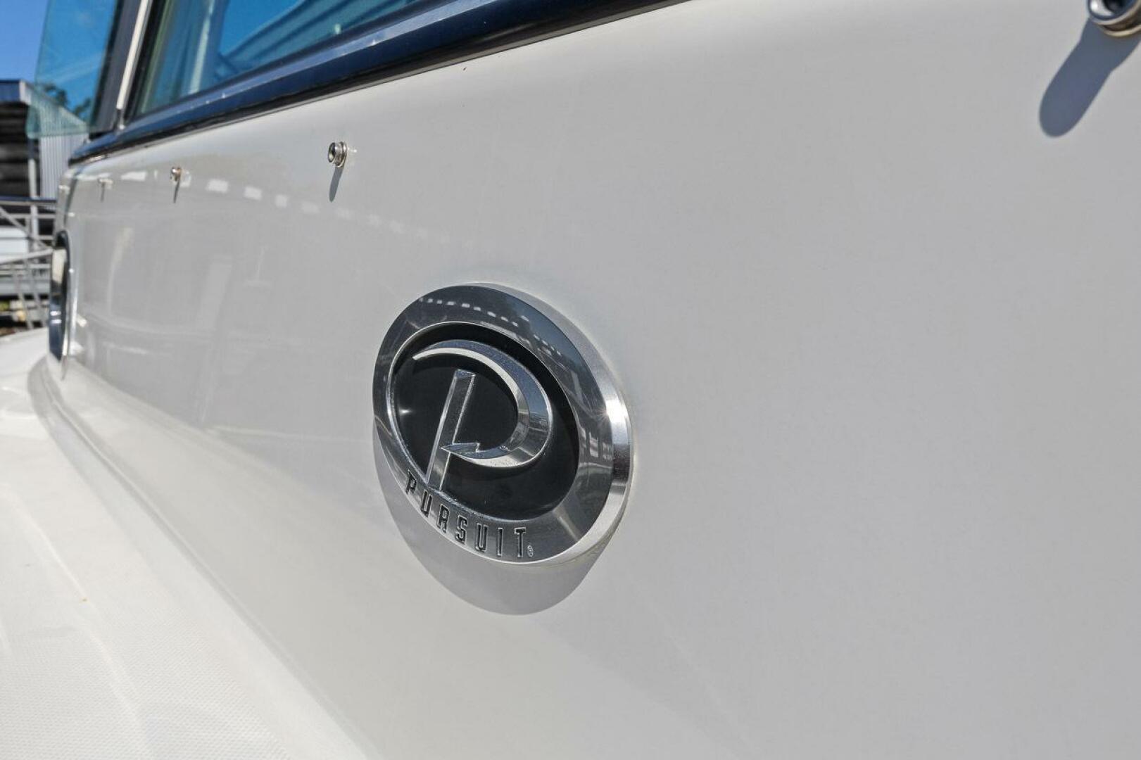 Slide: The Image of Pursuit 2570 Offshore 2006 - 4628100