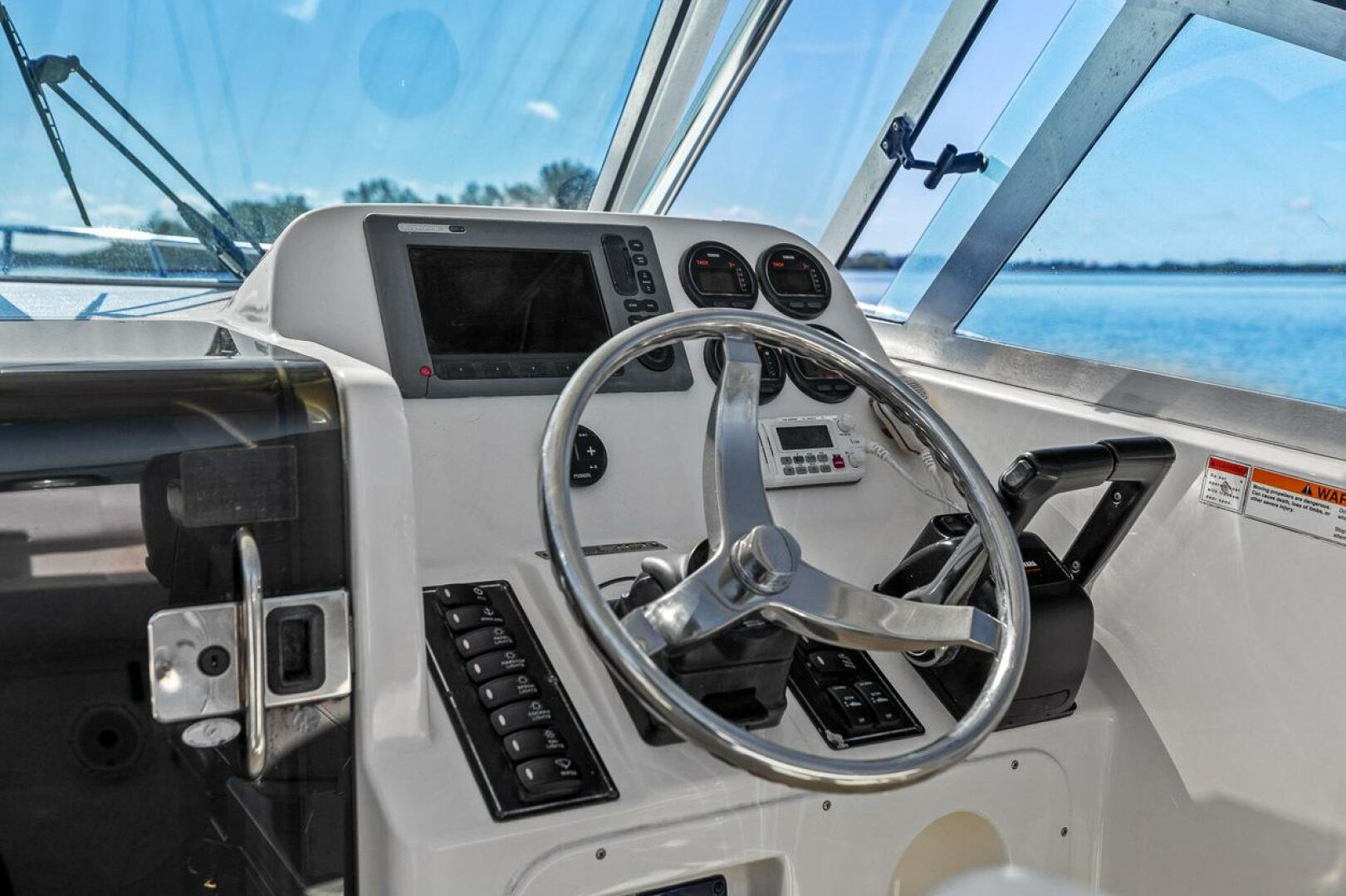 Slide: The Image of Pursuit 2570 Offshore 2006 - 4644996