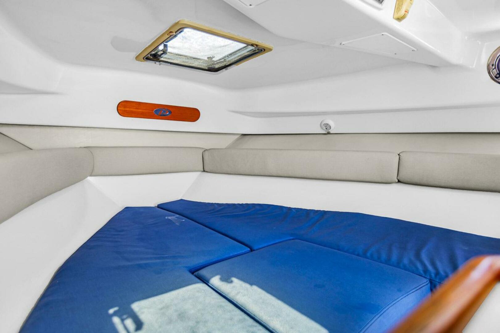 Slide: The Image of Pursuit 2570 Offshore 2006 - 4645015