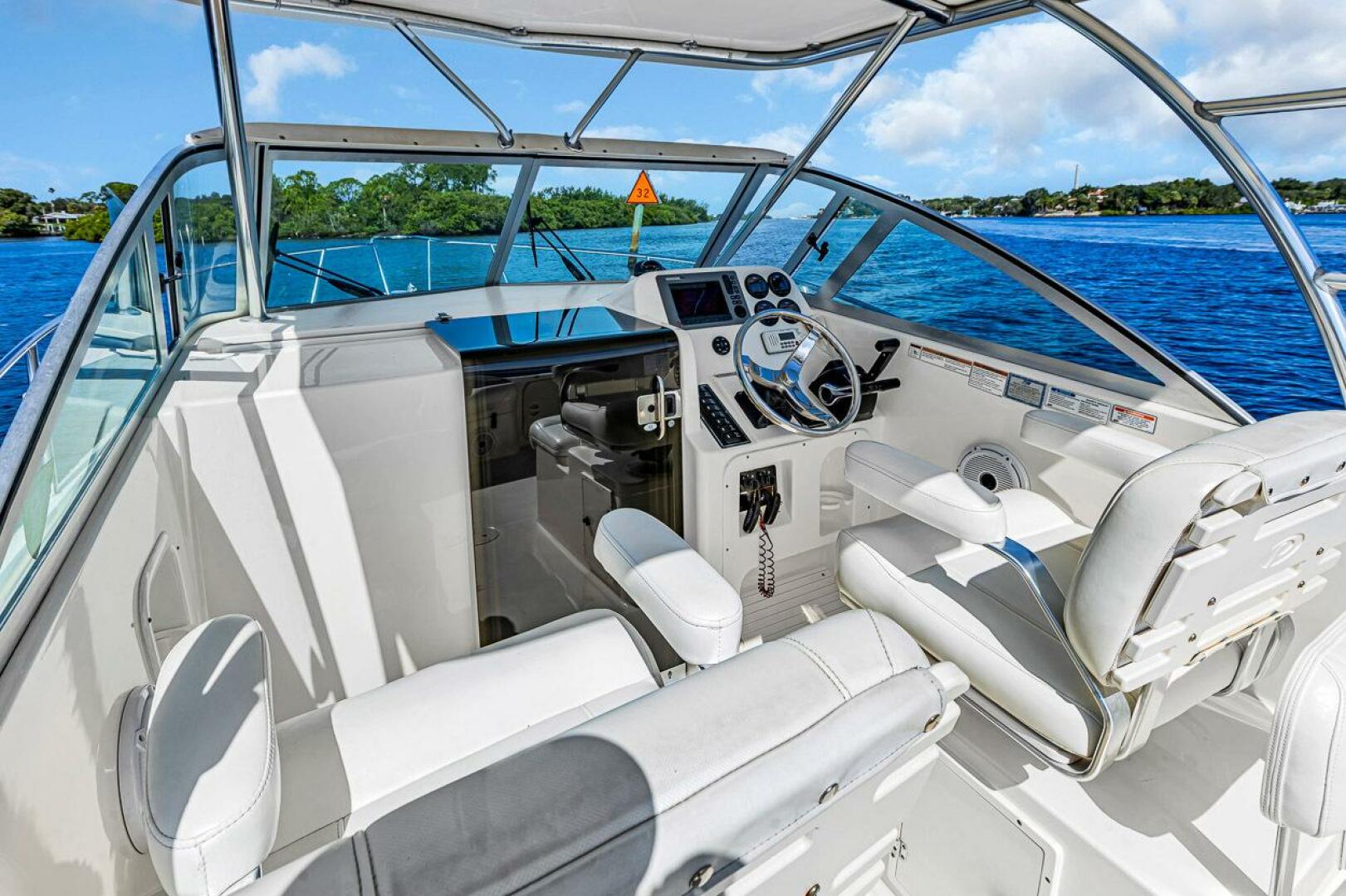 Slide: The Image of Pursuit 2570 Offshore 2006 - 4645013