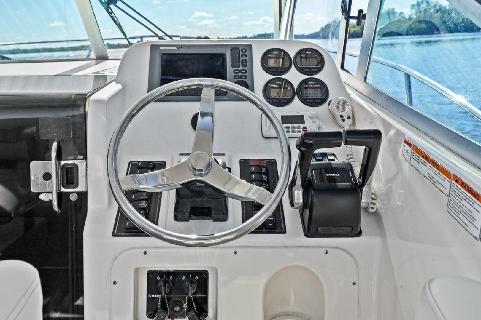 Slide: The Image of Pursuit 2570 Offshore 2006 - 4644995