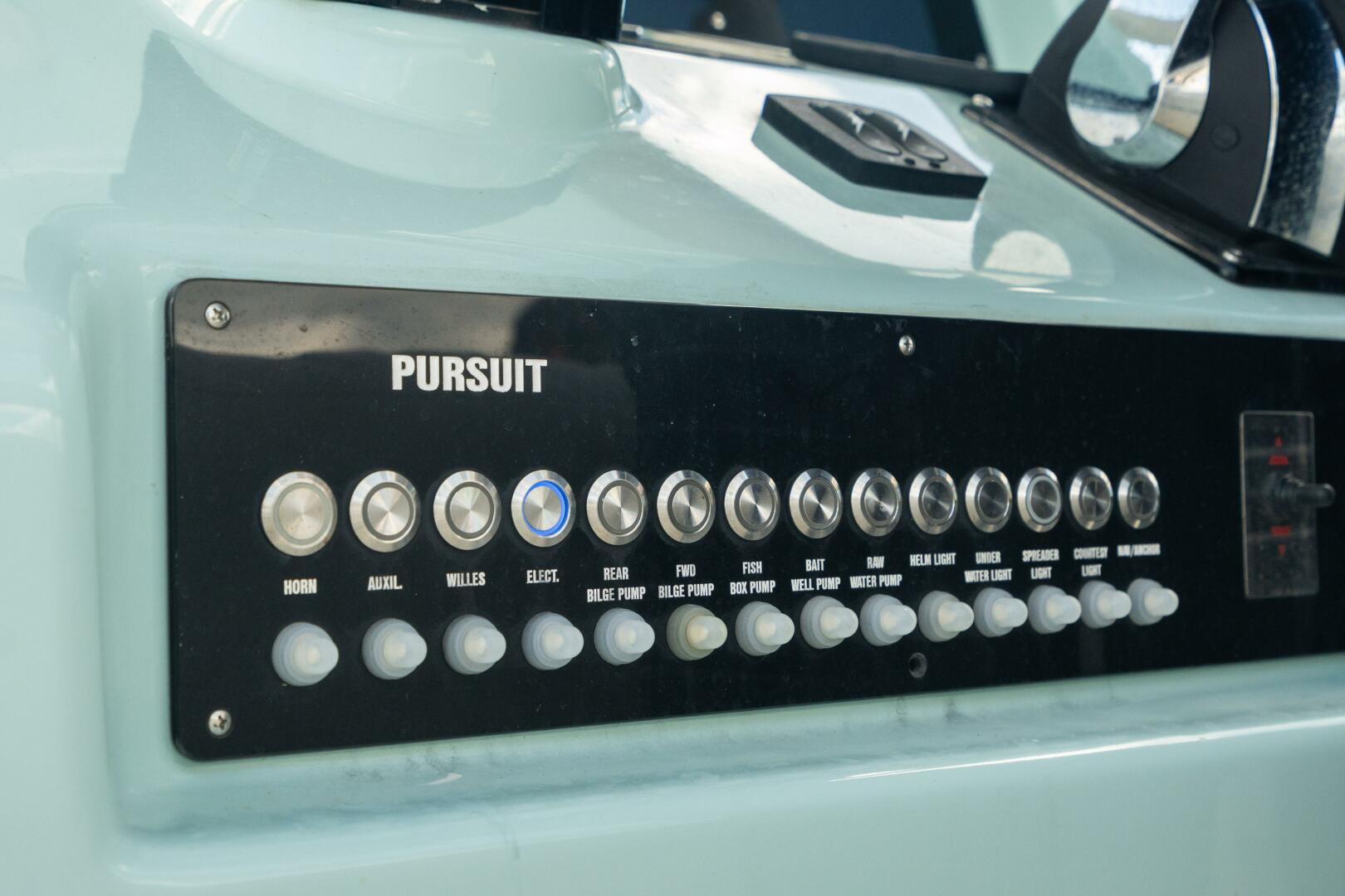 Slide: The Image of Pursuit 2870 Center Console 2000 - 4577721