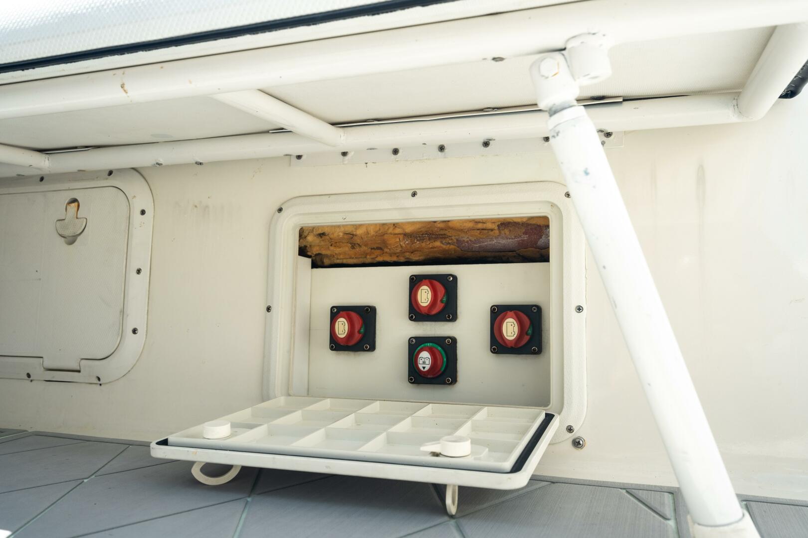 Slide: The Image of Pursuit 2870 Center Console 2000 - 4577725
