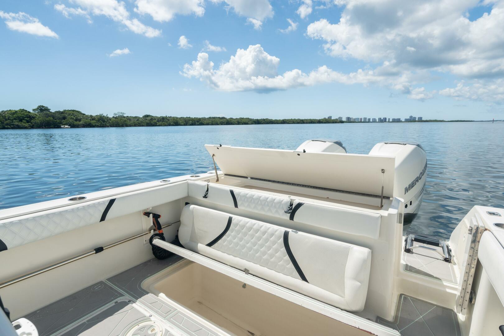 Slide: The Image of Pursuit 2870 Center Console 2000 - 4577726