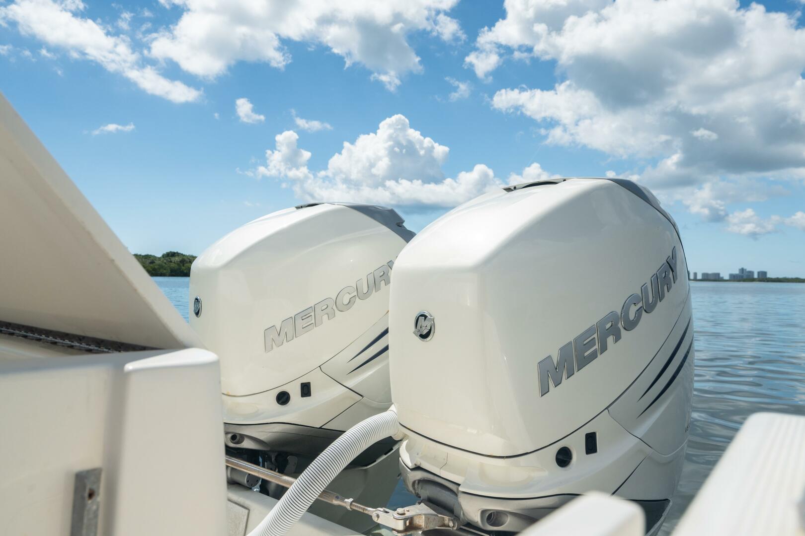 Slide: The Image of Pursuit 2870 Center Console 2000 - 4577727