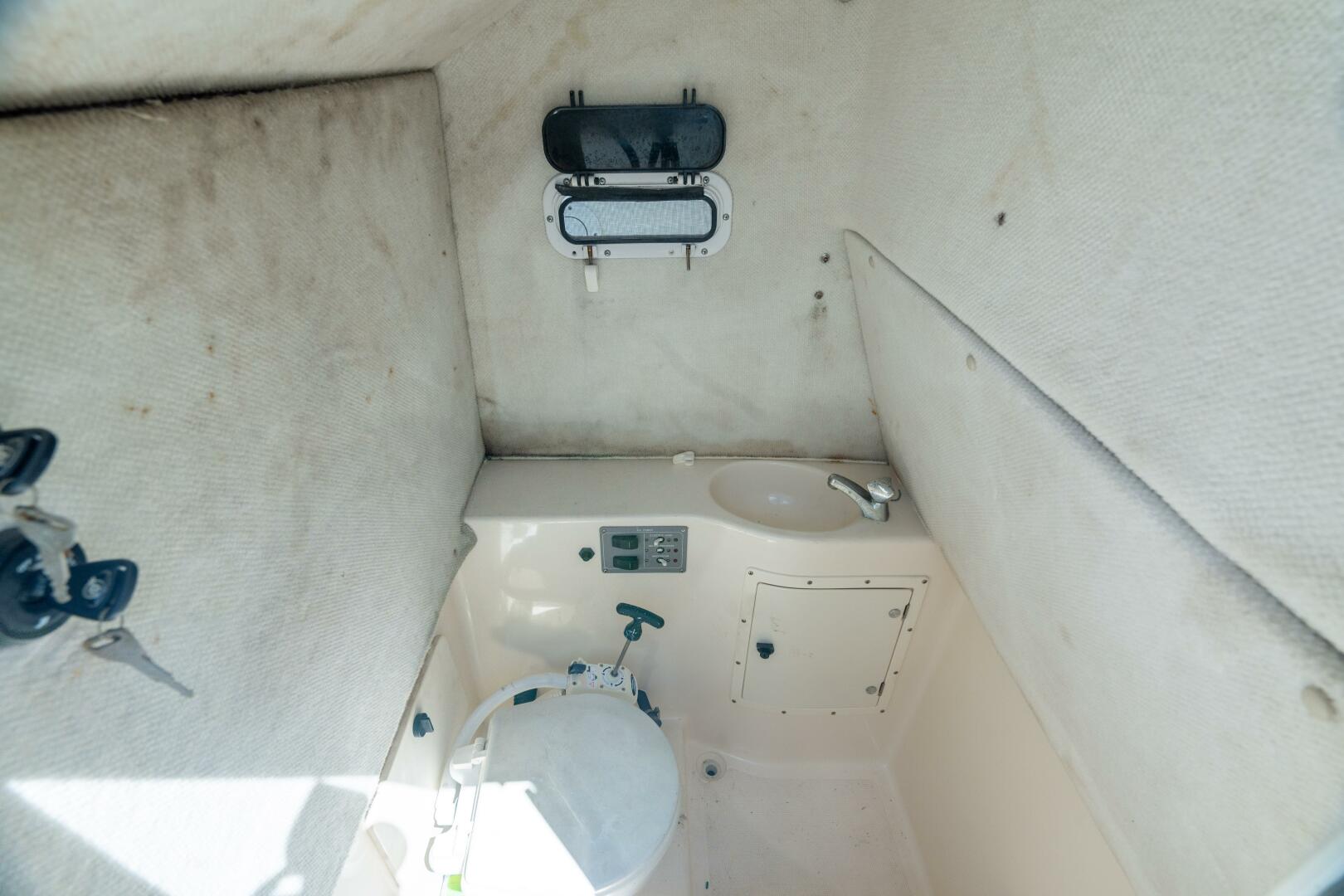 Slide: The Image of Pursuit 2870 Center Console 2000 - 4577728