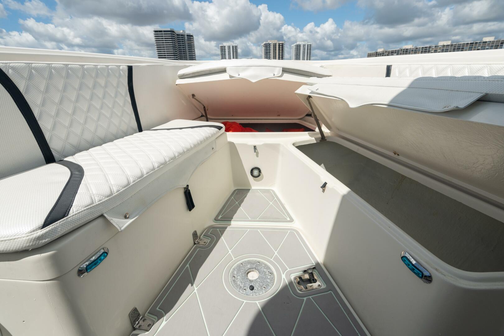 Slide: The Image of Pursuit 2870 Center Console 2000 - 4577730