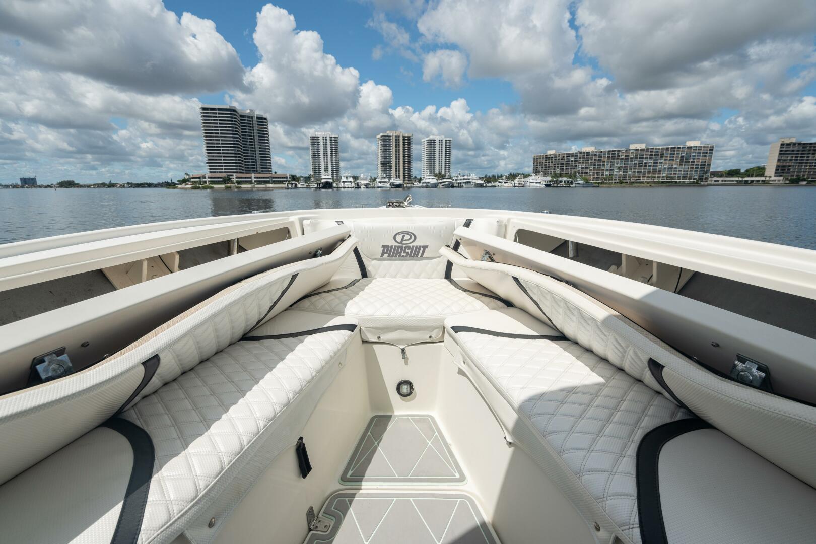 Slide: The Image of Pursuit 2870 Center Console 2000 - 4577731