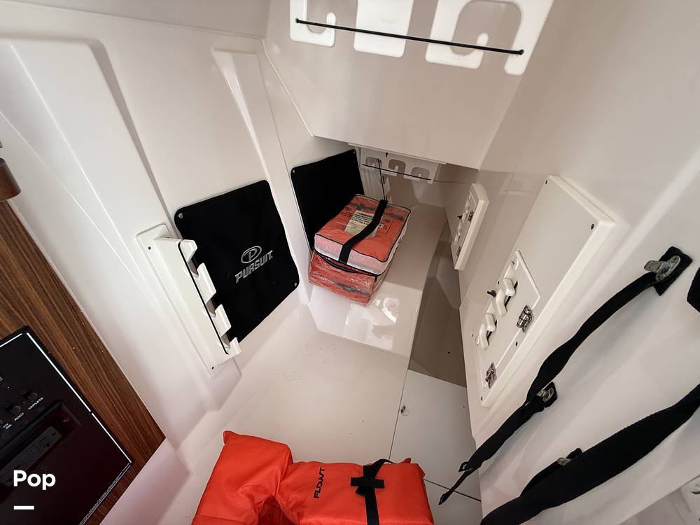 Slide: The Image of Huge Port Storage Accessable With Dash Opening - 15317213