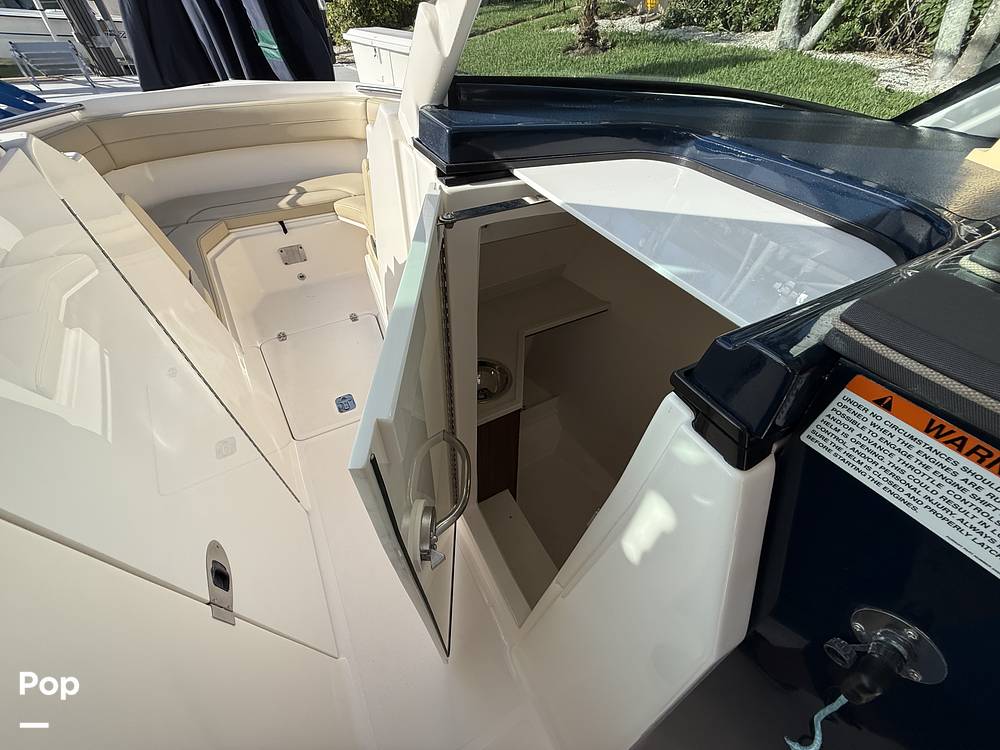 Slide: The Image of Easily Accessed Head Is Very Roomy And Private - 15317249