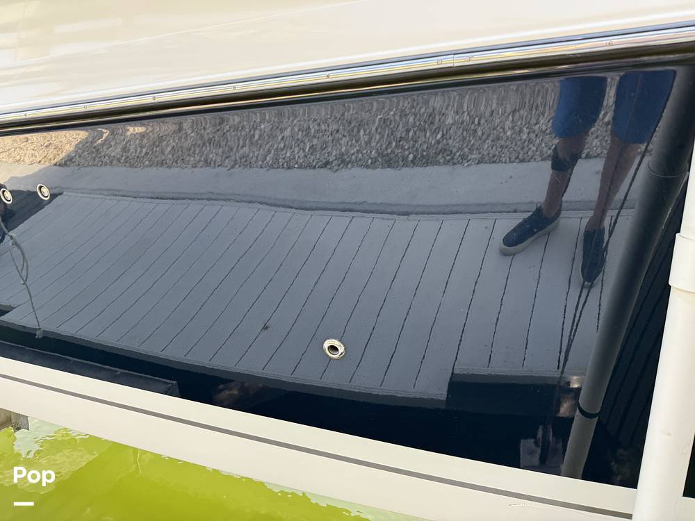 Slide: The Image of Glossy Everywhere - 15317278