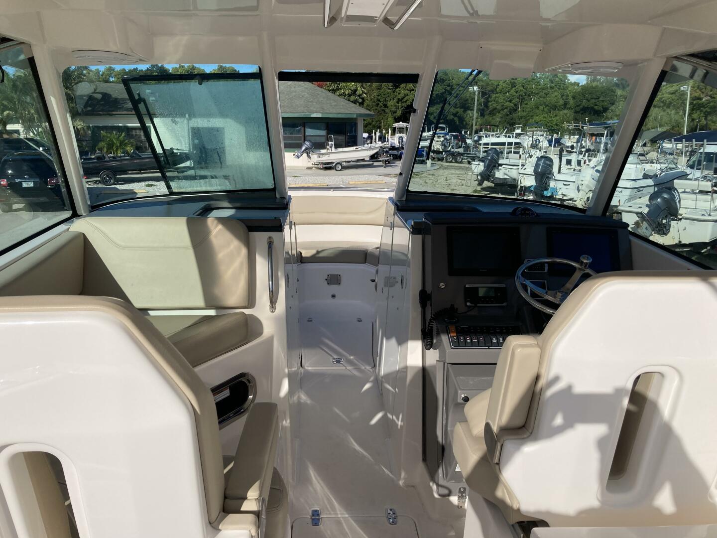 Slide: The Image of Pursuit 32 Bella Vista - Helm 2015 Pursuit 32 Bella Vista - 4561376