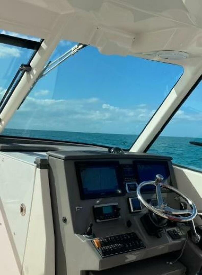 Slide: The Image of Pursuit 32 Bella Vista - Helm 2015 Pursuit 32 Bella Vista - 4561377