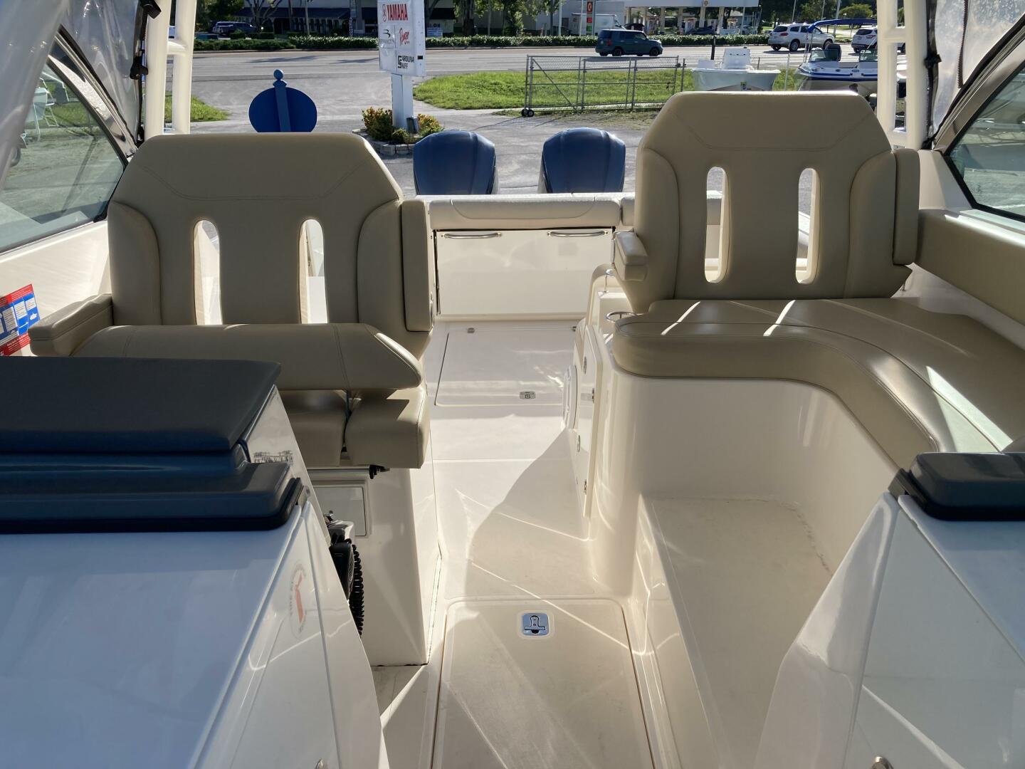 Slide: The Image of Pursuit 32 Bella Vista - Helm 2015 Pursuit 32 Bella Vista - 4561378