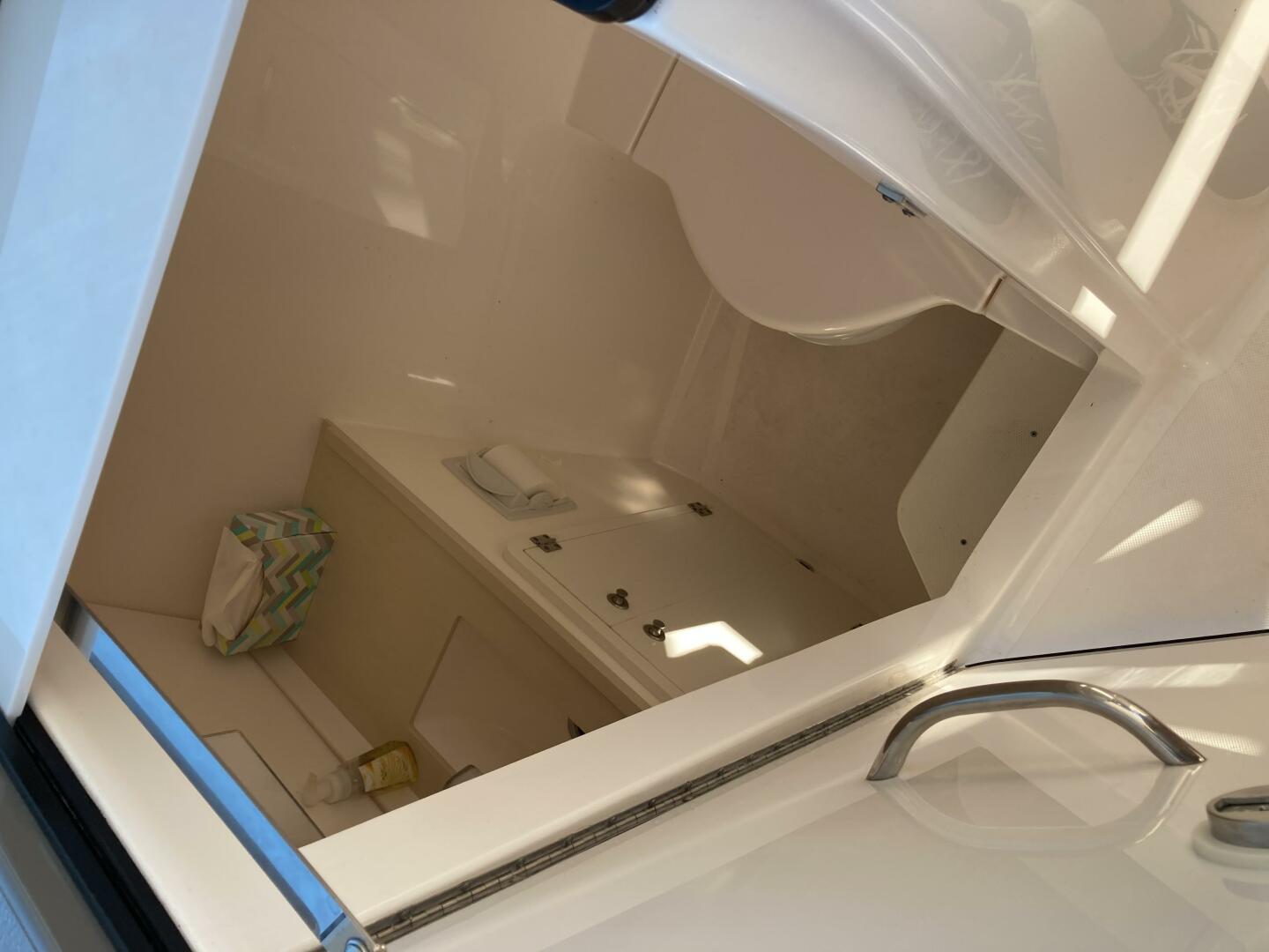 Slide: The Image of Pursuit 32 Bella Vista - Head 2015 Pursuit 32 Bella Vista - 4561382