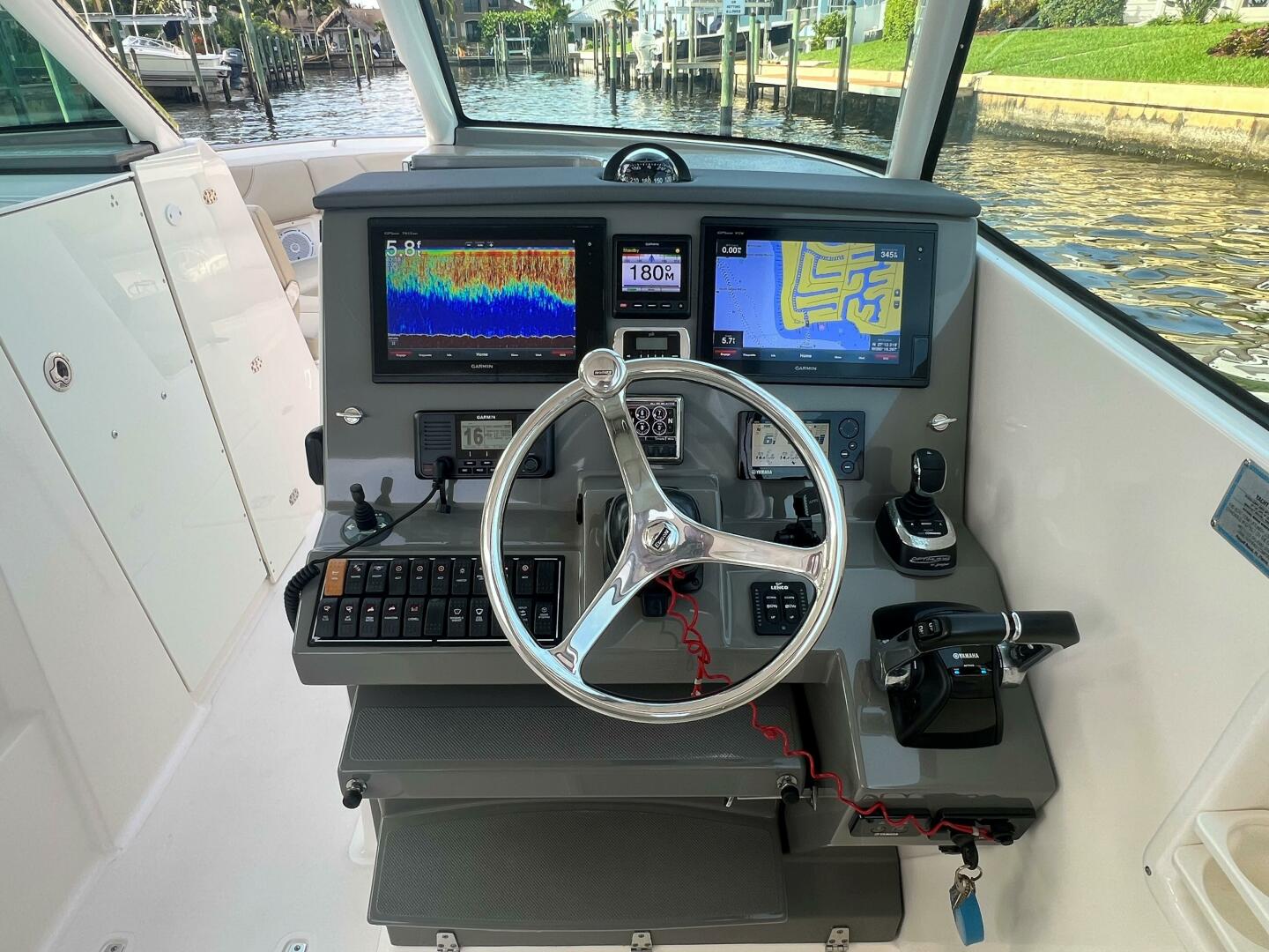 Slide: The Image of Pursuit 32 DC - Helm 2015 Pursuit 32 DC - 5454112