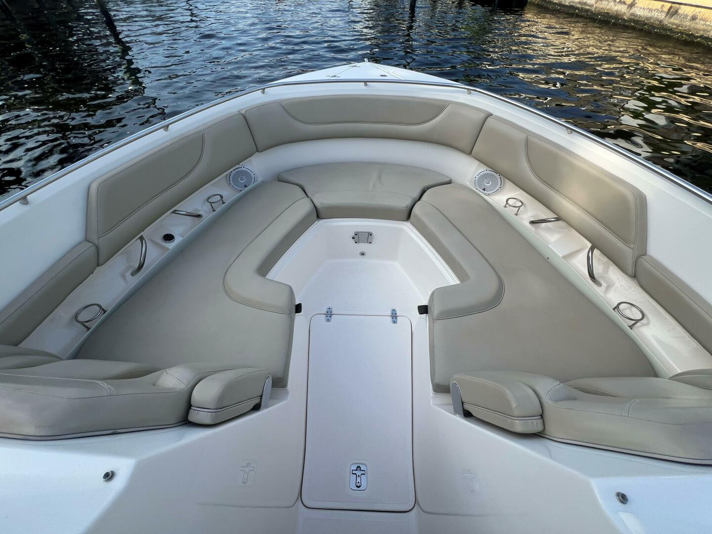 Slide: The Image of Pursuit 32 DC - Bow 2015 Pursuit 32 DC - 5454117