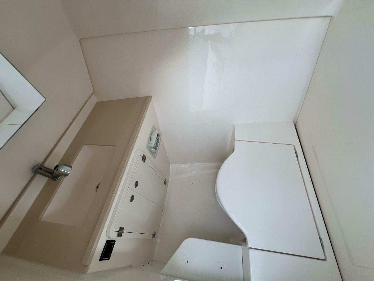 Slide: The Image of Pursuit 32 DC - Head 2015 Pursuit 32 DC - 5454125