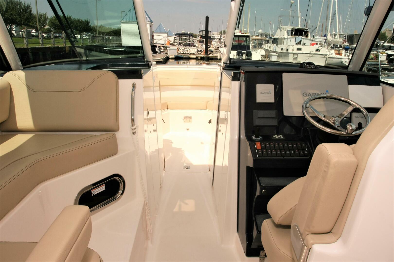Slide: The Image of Pursuit 325 Dual Console 2018 - 4480825