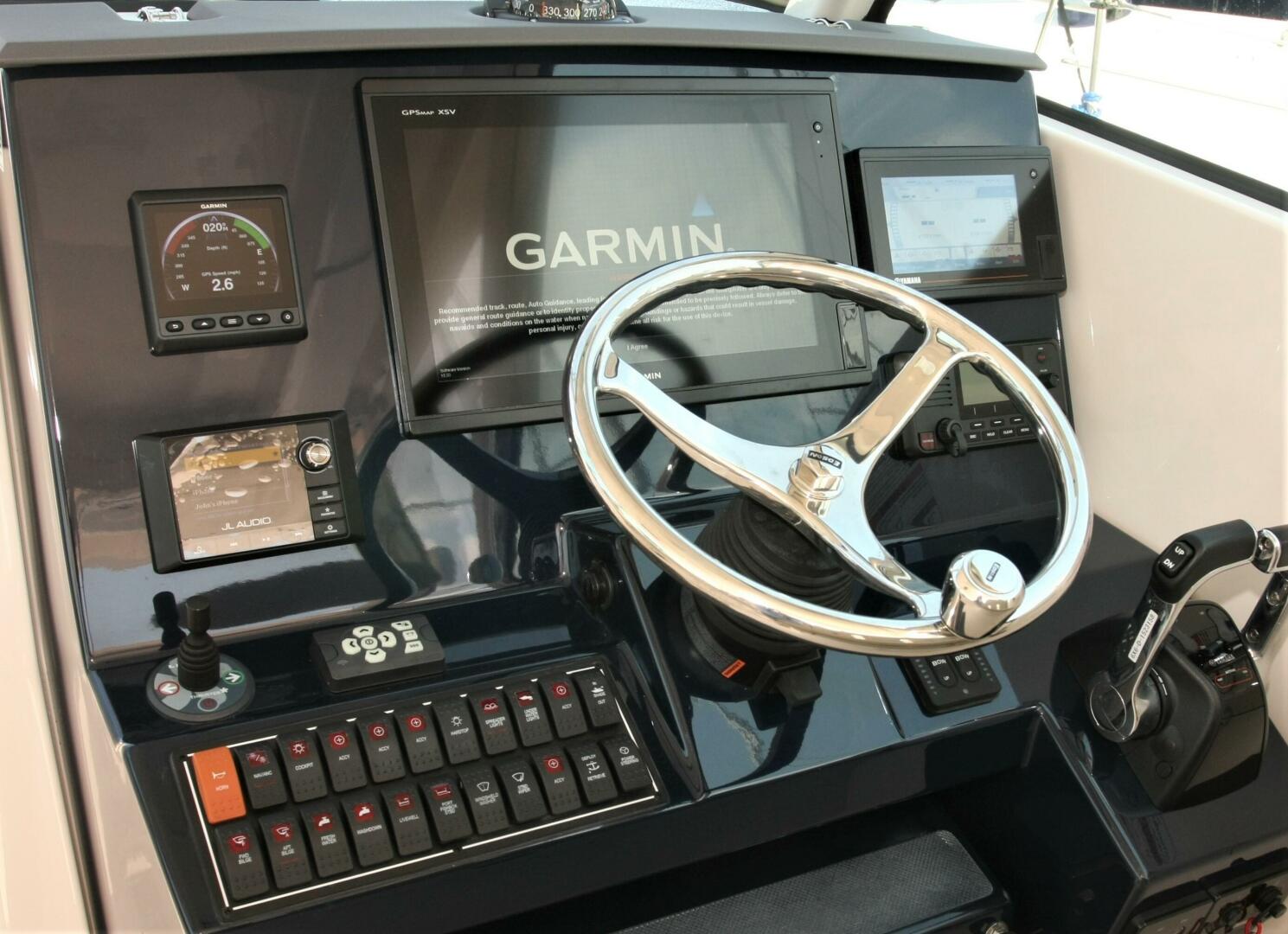 Slide: The Image of Pursuit 325 Dual Console 2018 - 4480821