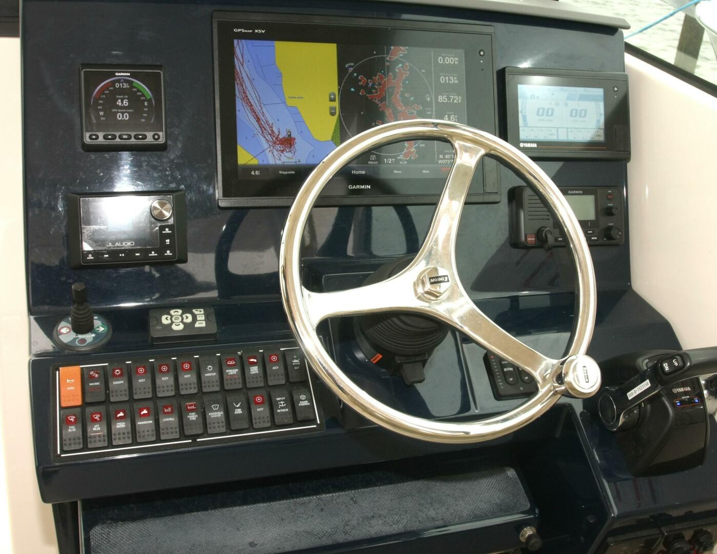 Slide: The Image of Pursuit 325 Dual Console 2018 - 4480836