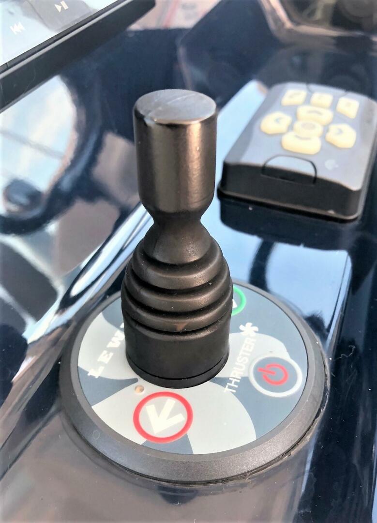 Slide: The Image of Pursuit 325 Dual Console 2018 - 4480871
