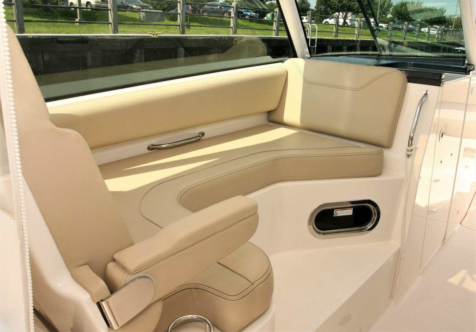 Slide: The Image of Pursuit 325 Dual Console 2018 - 4480827
