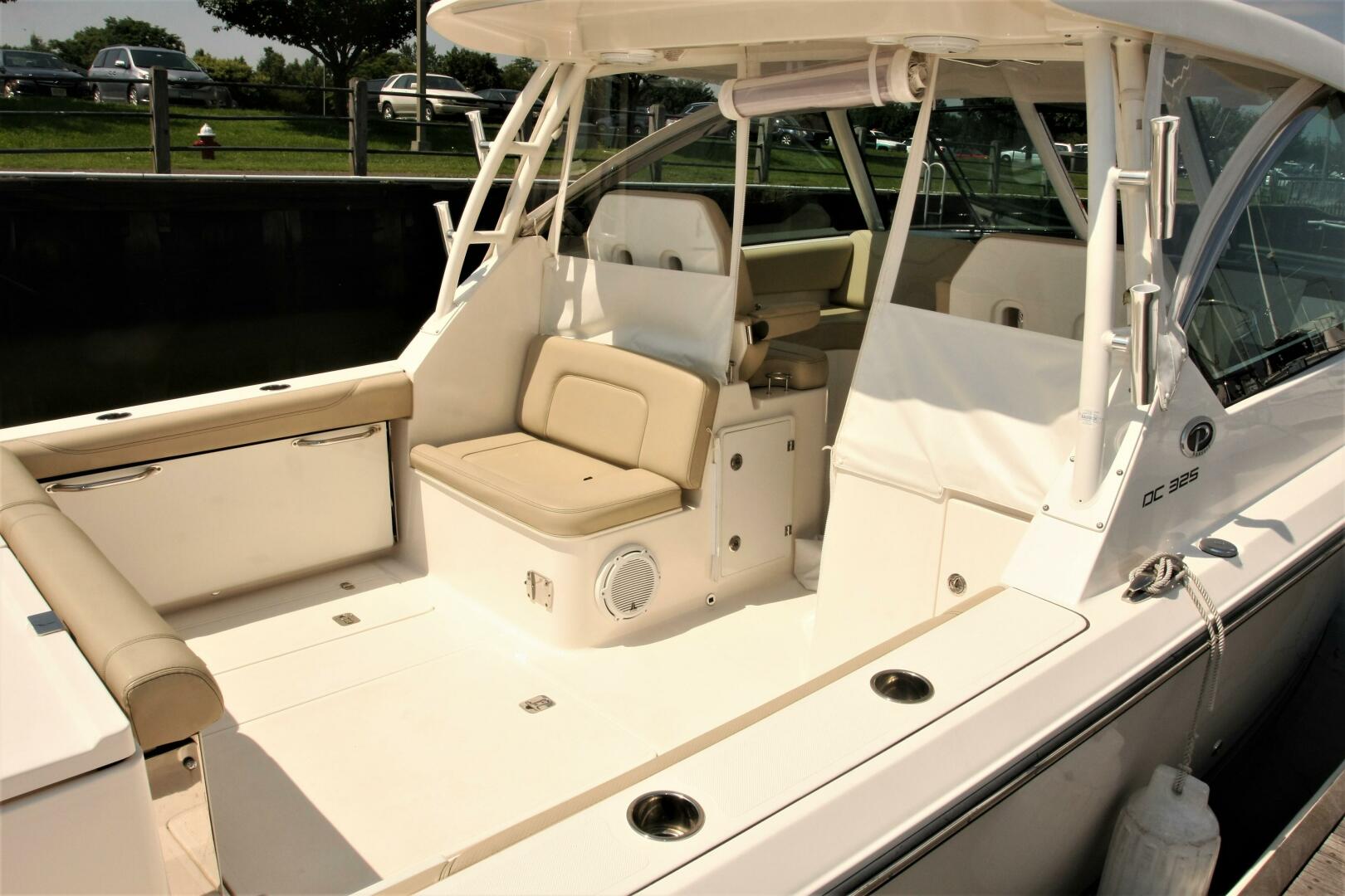 Slide: The Image of Pursuit 325 Dual Console 2018 - 4480832