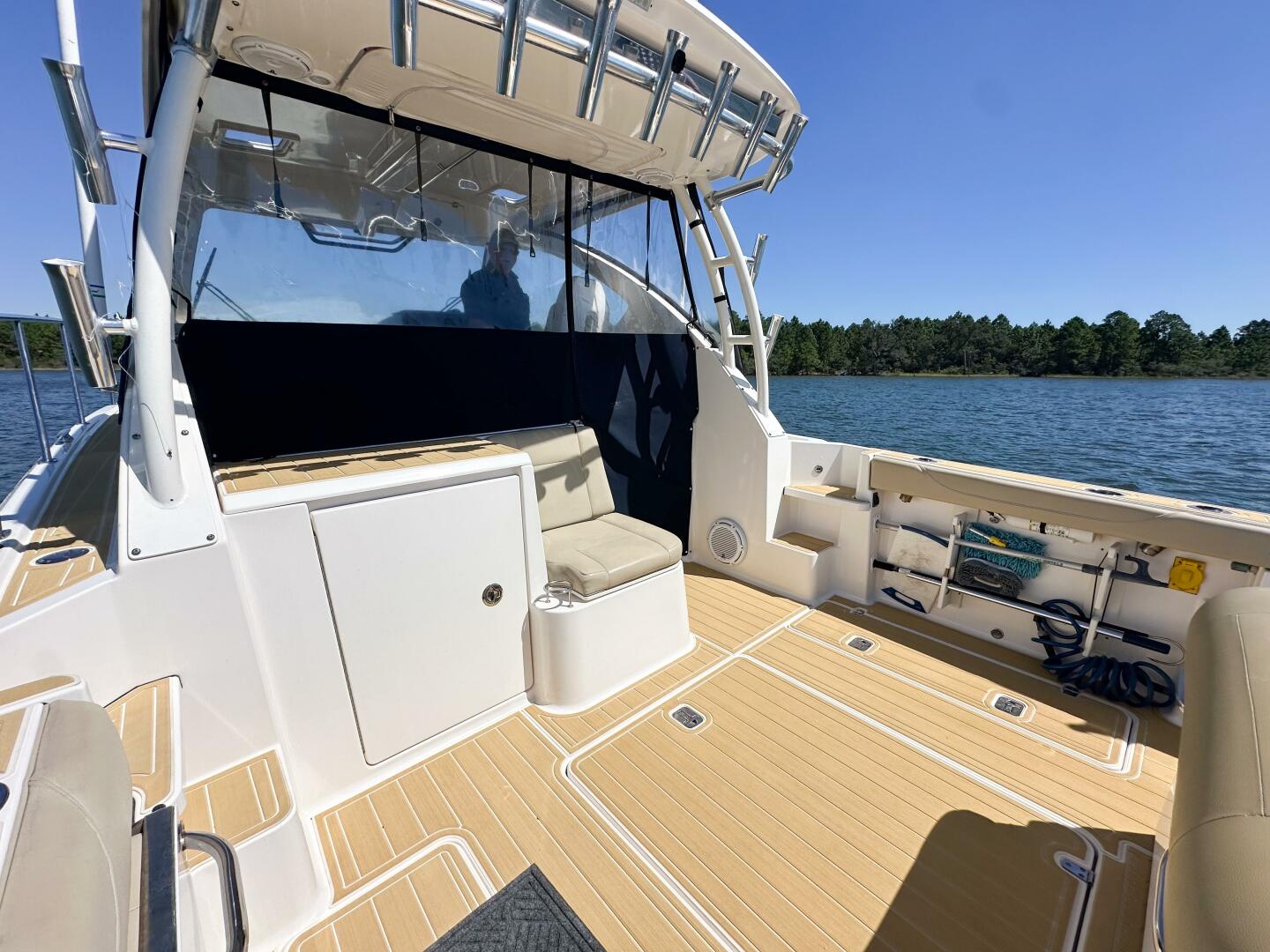 Slide: The Image of 2016 Pursuit 325 Offshore  - 4711638