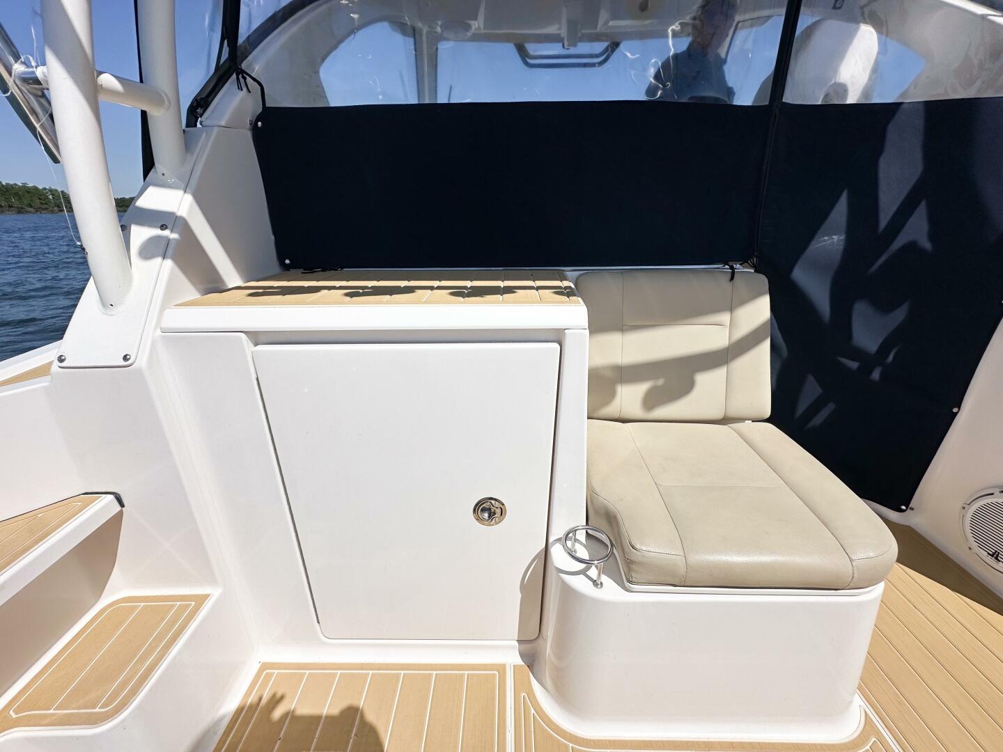 Slide: The Image of 2016 Pursuit 325 Offshore  - 4711640