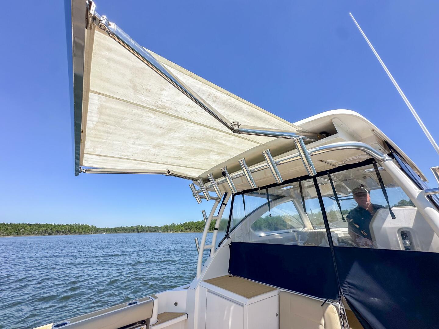 Slide: The Image of 2016 Pursuit 325 Offshore  - 4711651