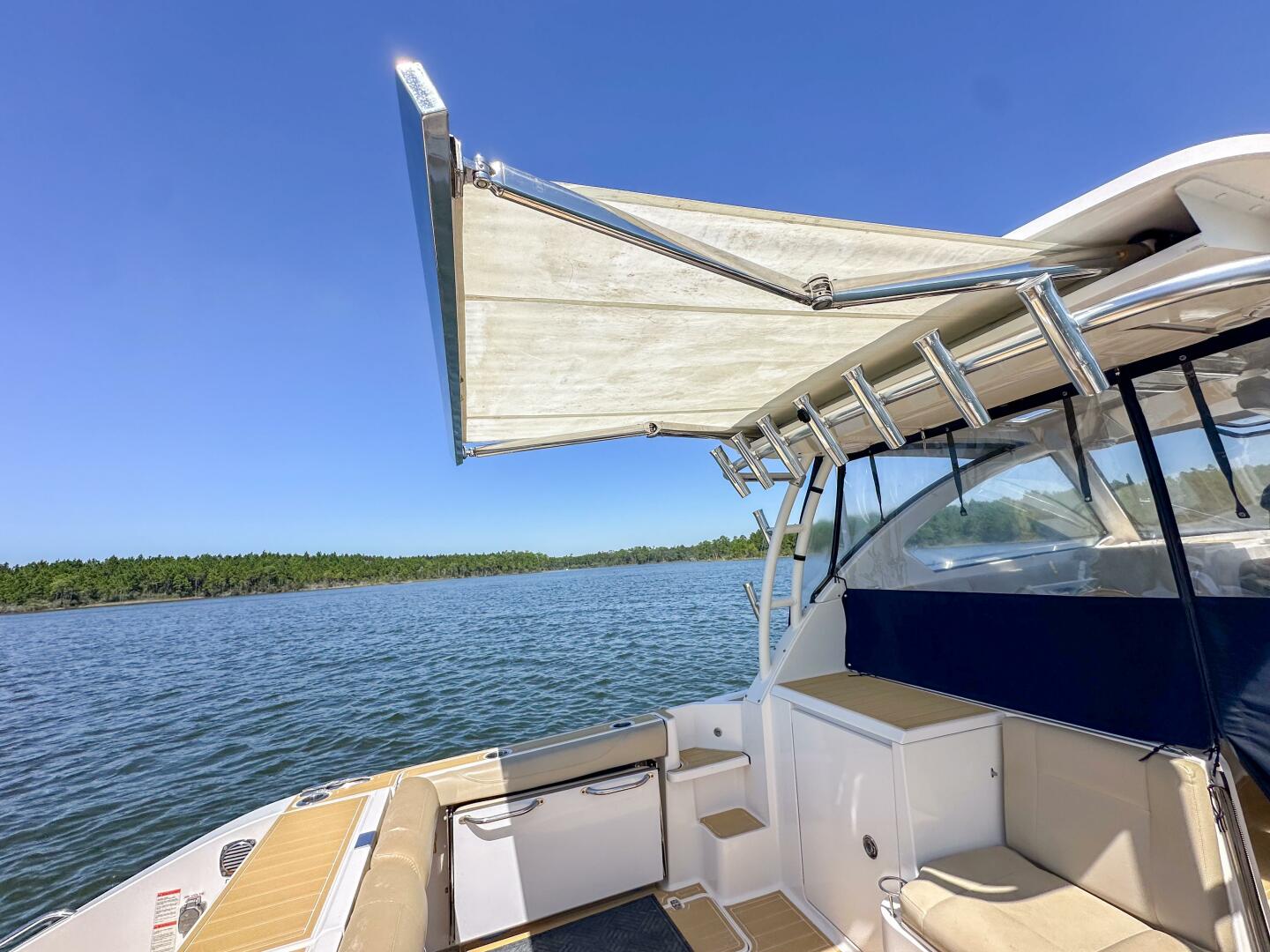 Slide: The Image of 2016 Pursuit 325 Offshore  - 4711653