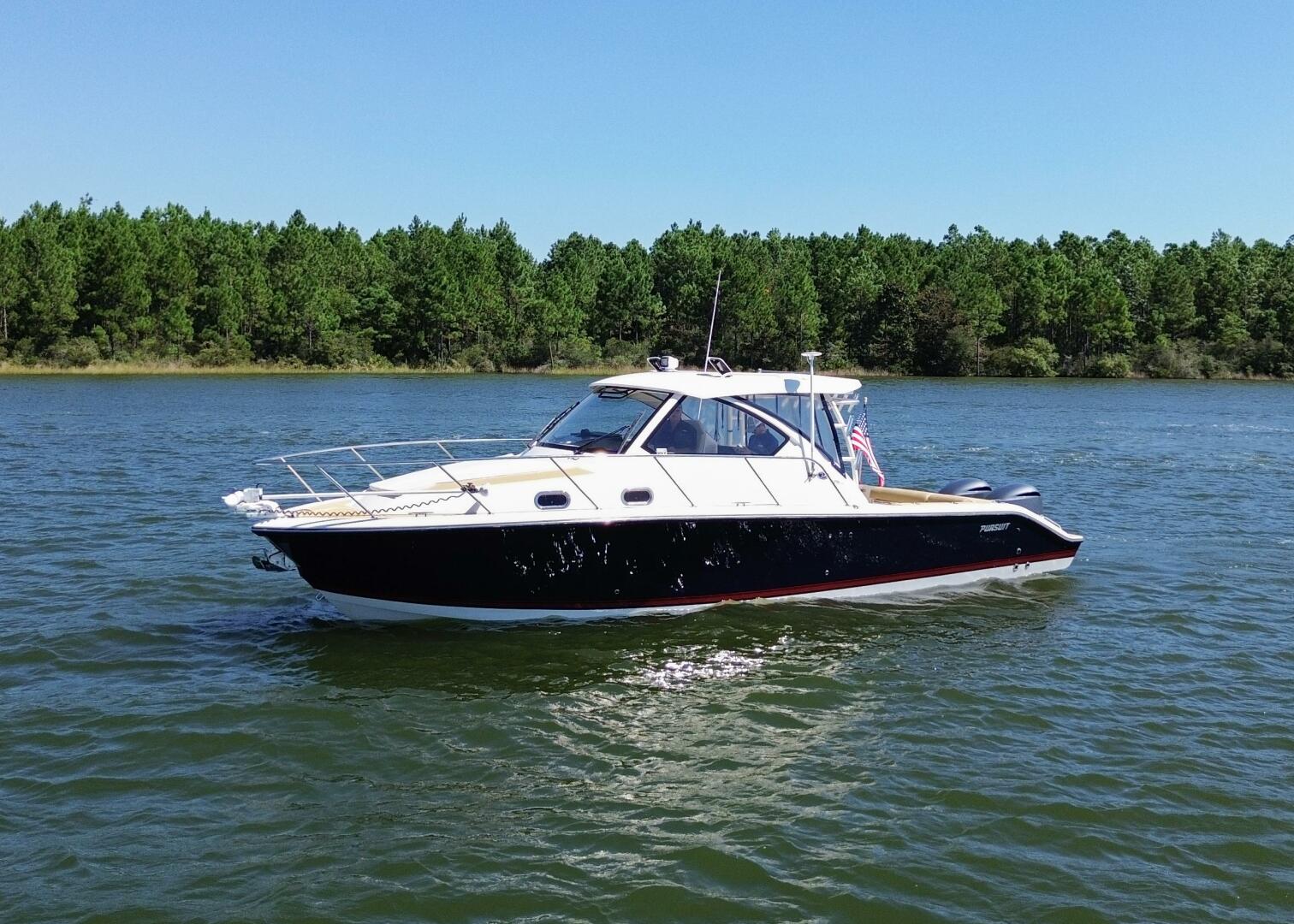 Slide: The Image of 2016 Pursuit 325 Offshore  - 4711661