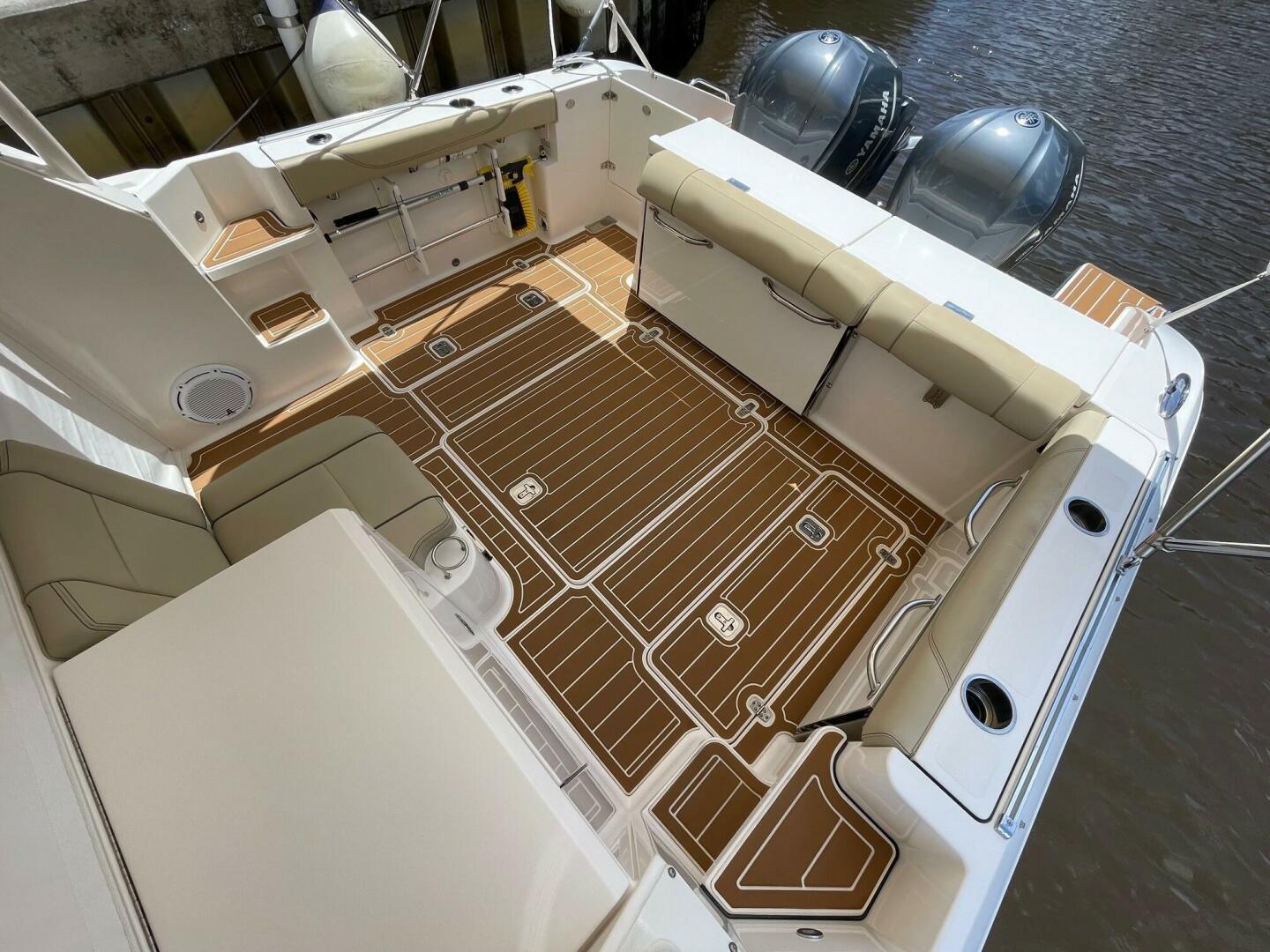 Slide: The Image of Pursuit 32 False Echoes- Cockpit 2017 32 Pursuit 325 OS False Echoes - 5506922