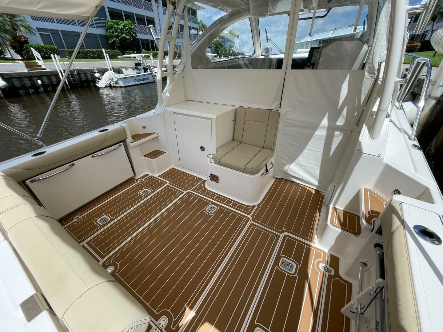 Slide: The Image of Pursuit 32 False Echoes- Cockpit 2017 32 Pursuit 325 OS False Echoes - 5506924