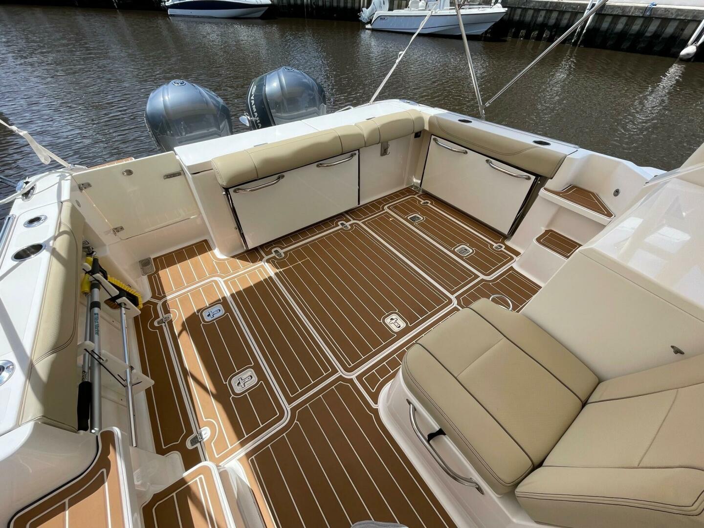 Slide: The Image of Pursuit 32 False Echoes- Cockpit 2017 32 Pursuit 325 OS False Echoes - 5506936