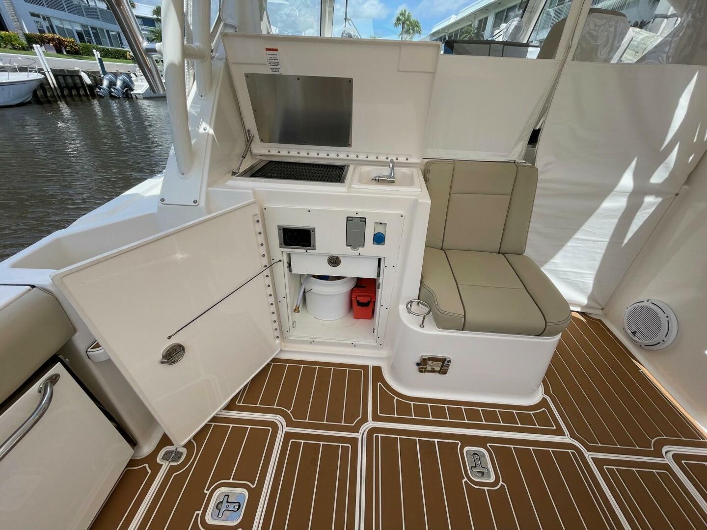 Slide: The Image of Pursuit 32 False Echoes- Cockpit Storage 2017 32 Pursuit 325 OS False Echoes - 5507178