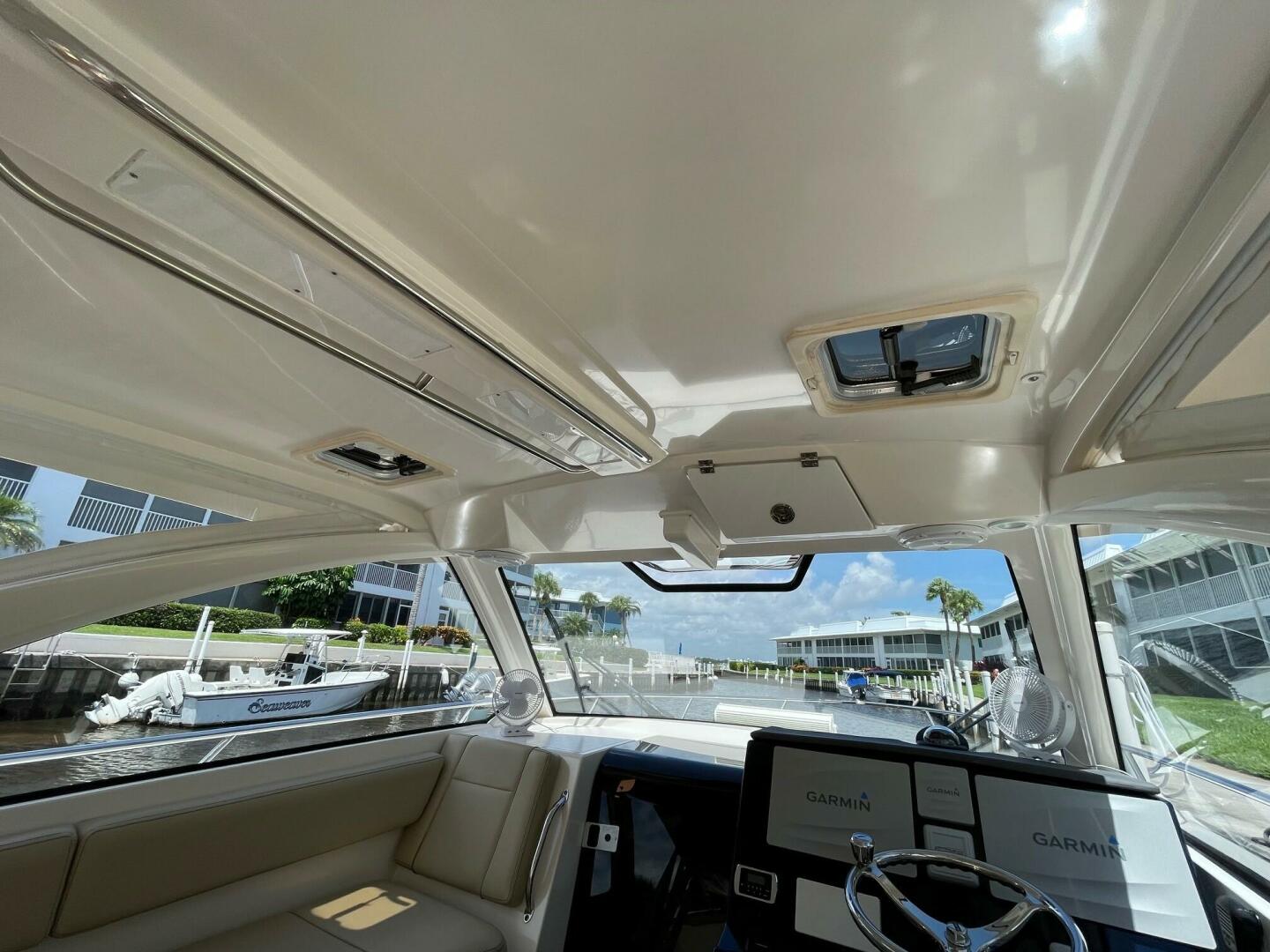 Slide: The Image of Pursuit 32 False Echoes- Helm 2017 32 Pursuit 325 OS False Echoes - 5507185