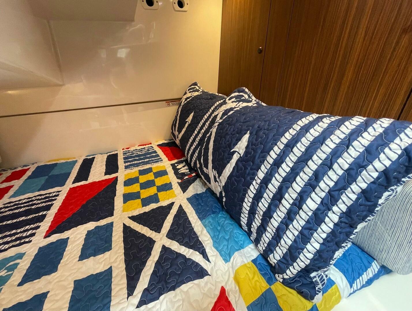 Slide: The Image of Pursuit 32 False Echoes- Aft Berth 2017 32 Pursuit 325 OS False Echoes - 5507418