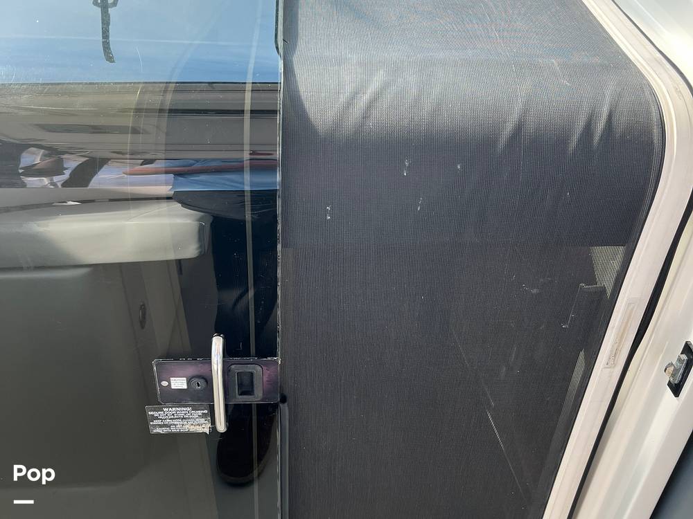 Slide: The Image of screen door to cabin - 15298985