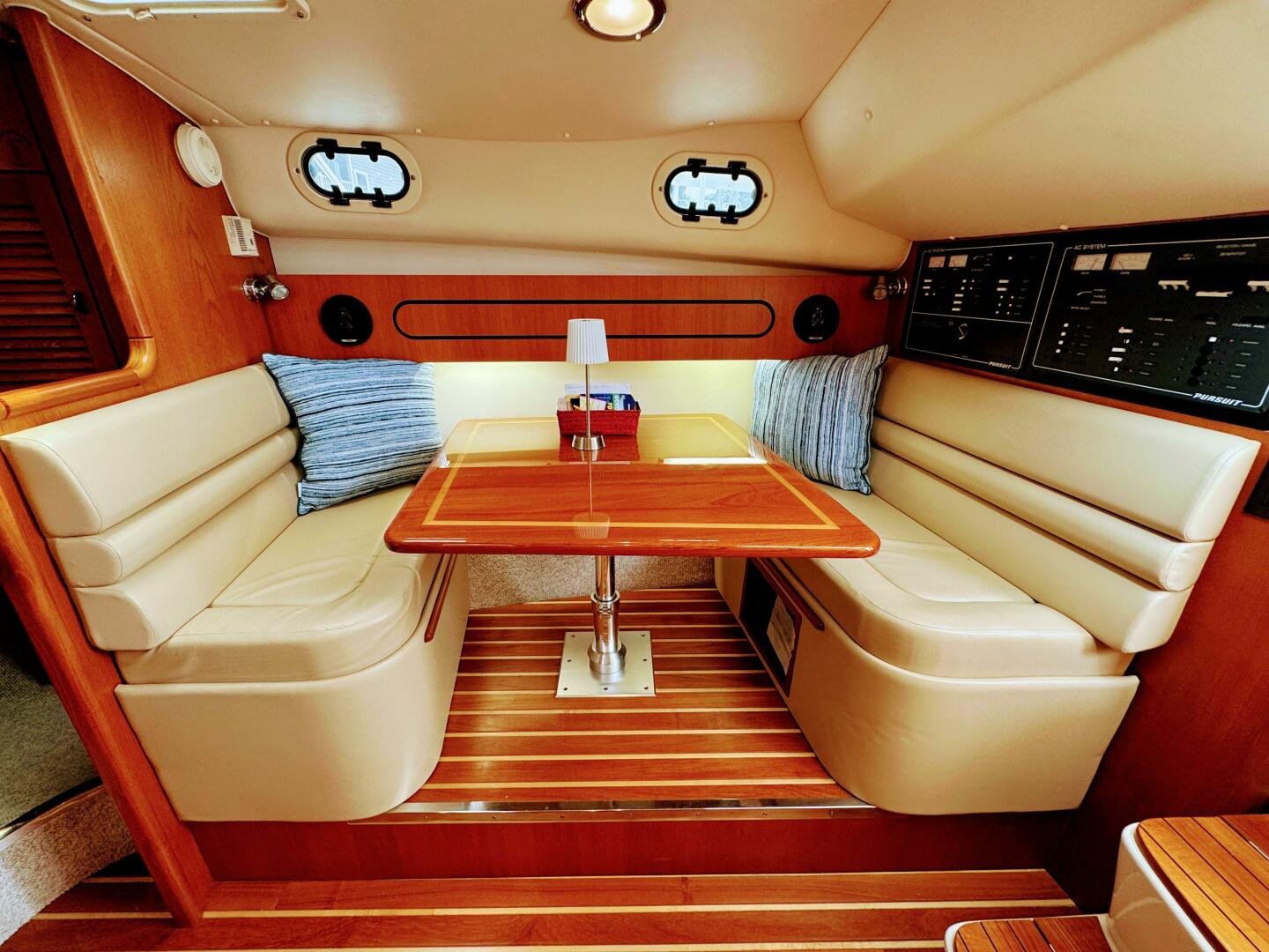 Slide: The Image of Pursuit 3400 Express 2003 - 5510882