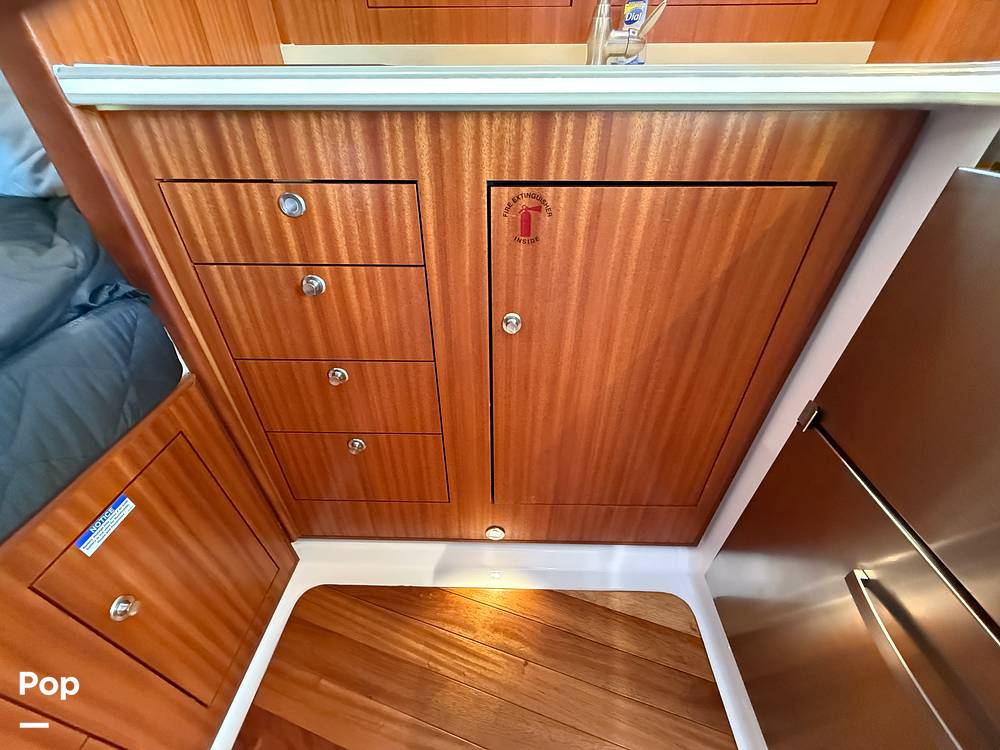 Slide: The Image of Pursuit 385 Offshore 2016 - 100