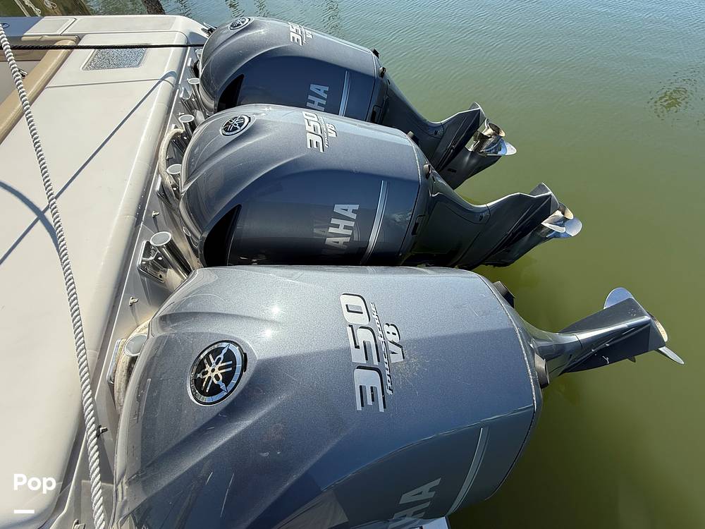 Slide: The Image of Pursuit 385 Offshore 2016 - 152