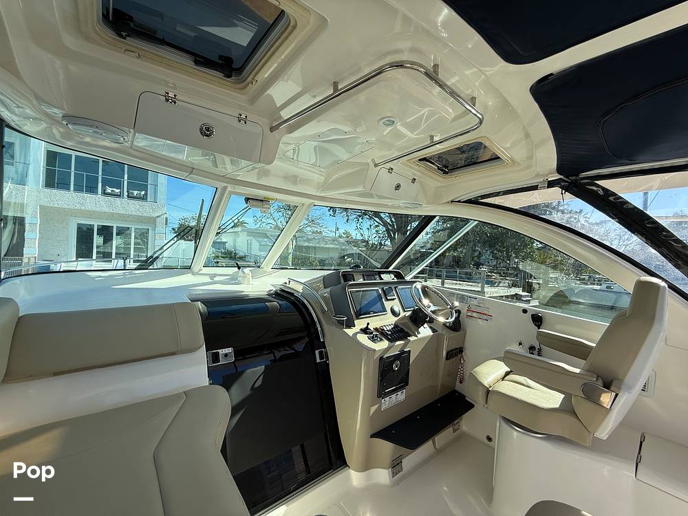 Slide: The Image of Pursuit 385 Offshore 2016 - 42